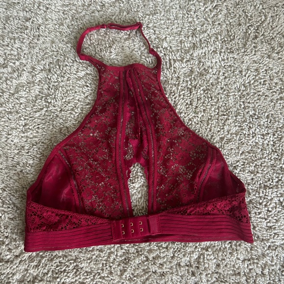 Victoria’s Secret Very Sexy Lace Key Hole Lace Halter Bralette - Picture 3 of 5